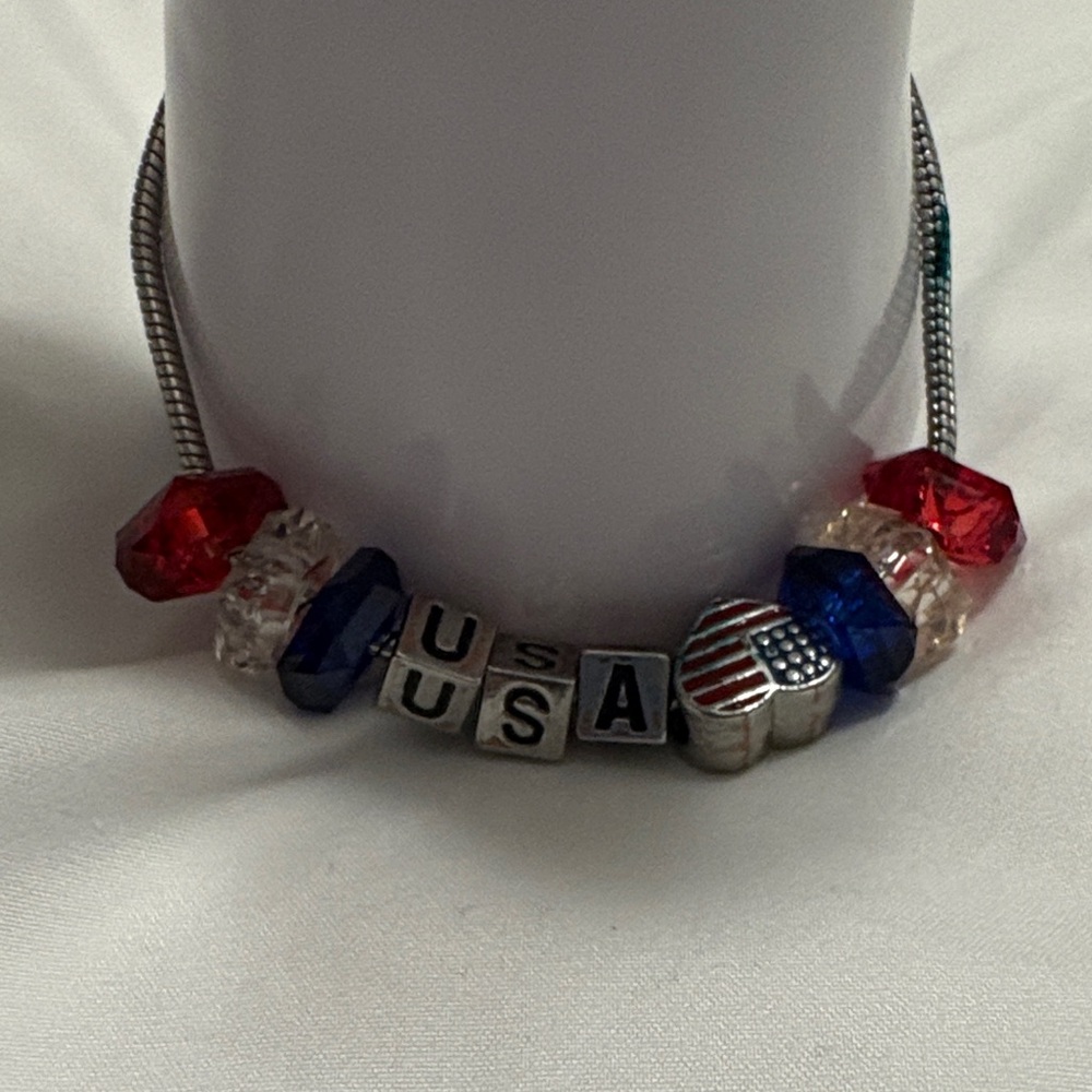 Patriotic USA Charm Bracelet - Picture 4 of 5